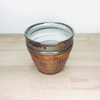 小鹿田焼の【割引中】チューハイカップ　茶飛び鉋