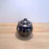 小鹿田焼の３合壺　黒　青白流し