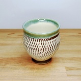 小鹿田焼の湯のみ　飛び鉋（とびかんな）フチ緑